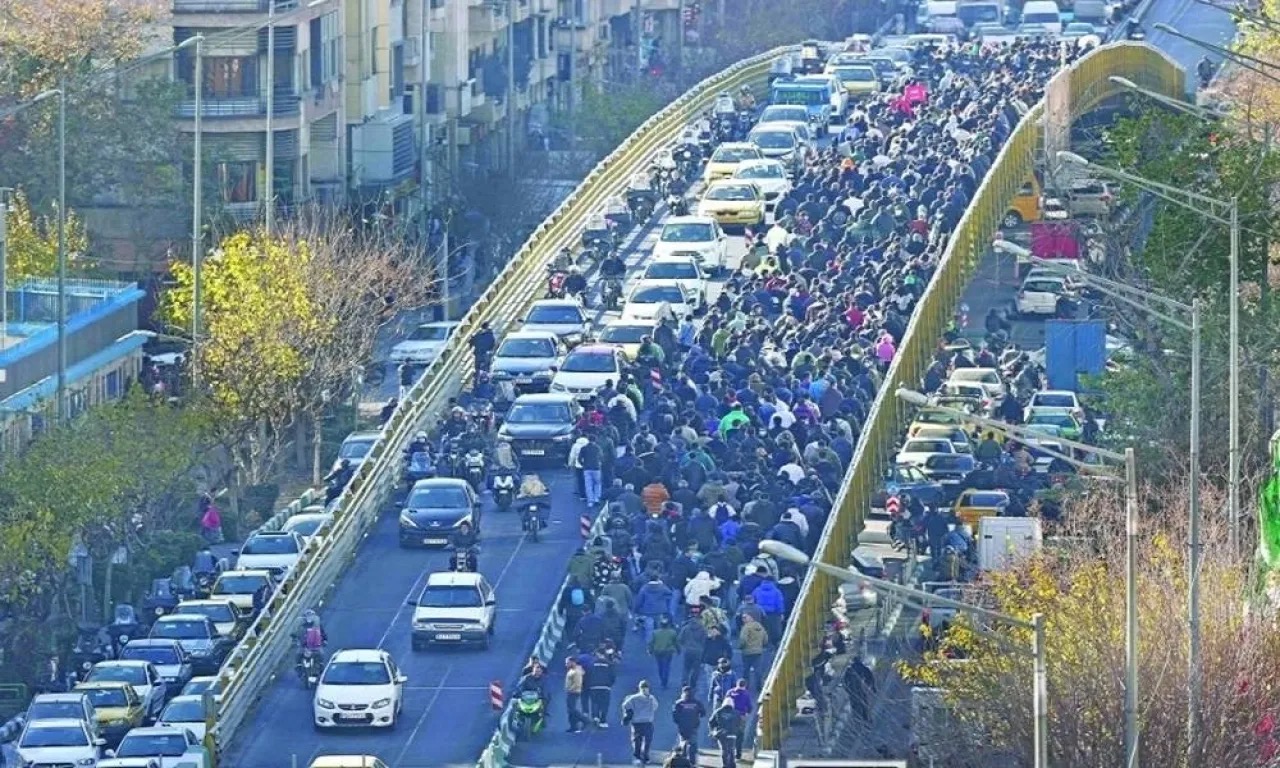 التلفزيون الإيراني يكسر صمته ويتحدث عن ضحايا في الاحتجاجات