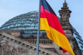 وزير الدفاع الألماني يدعو أوروبا للثقة في التعامل مع واشنطن