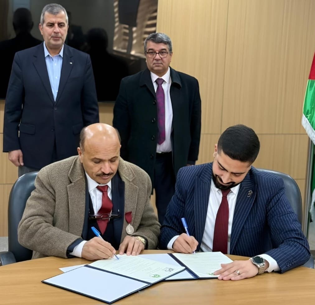 صورة حول : برعاية الخرابشة إطلاق مسار التحول الأخضر بين مجموعة مصانع شركتي خيرات الشمال ودجاج الخير وقوة الصناعة لحلول الطاقة برعاية الخرابشة إطلاق مسار التحول الأخضر بين مجموعة مصانع شركتي خيرات الشمال ودجاج الخير وقوة الصناعة لحلول الطاقة