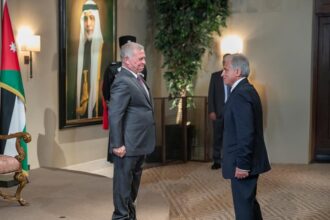 رئيس الوزراء يهنئ الملك بعيد ميلاده