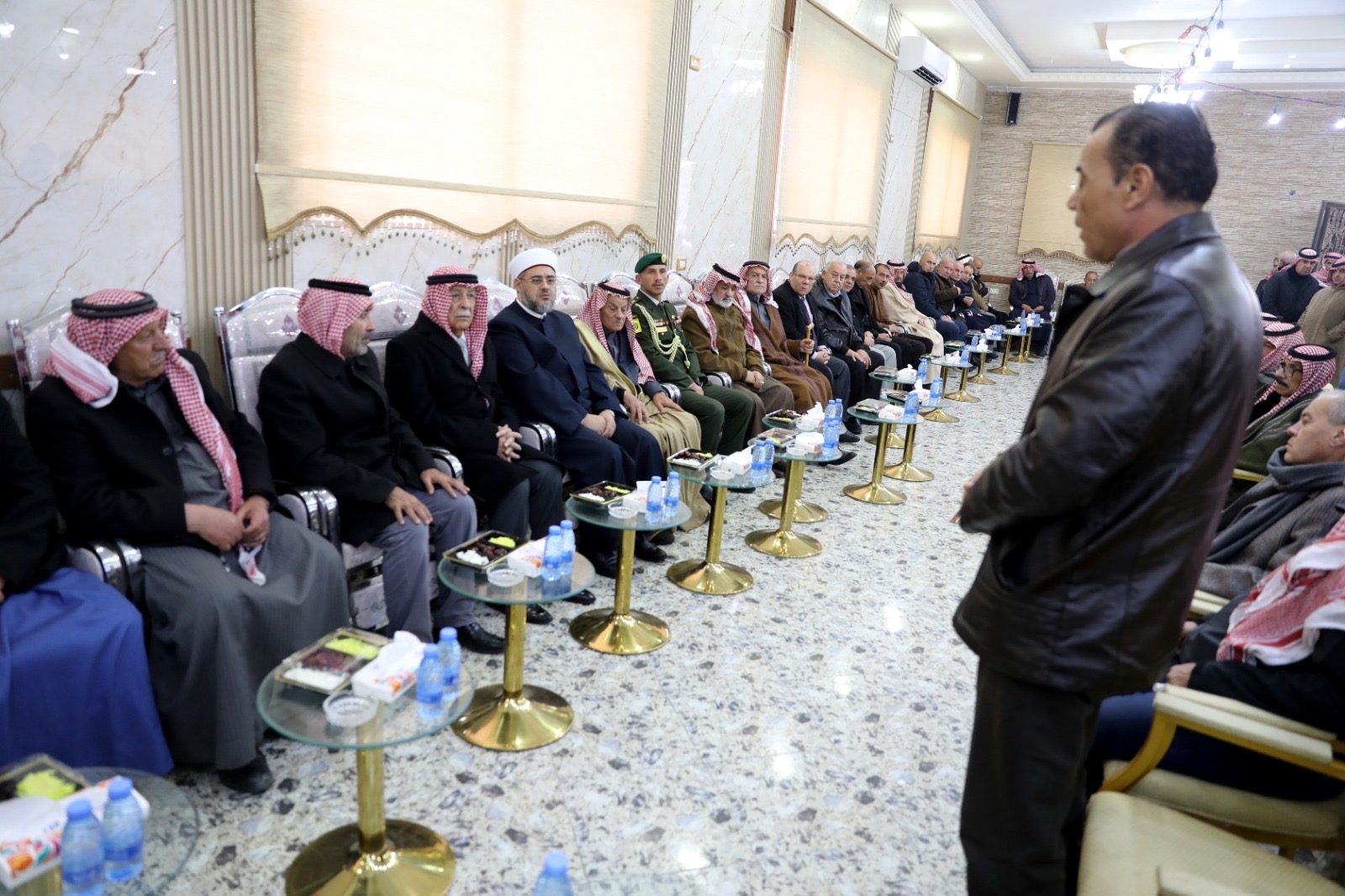 *مندوبا عن الملك وولي العهد...العيسوي يعزي عشيرتي الخضير وأبو زيد*