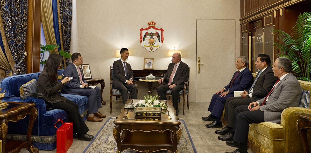 عاجل | الفايز يلتقي السفير الصيني لتعزيز العلاقات الثنائية