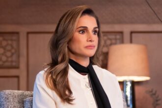 عاجل | الملكة رانيا والأميرة سلمى تستكشفان تجربة وادي رم السياحية