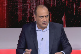 عمر عياصره ..بين خطابٍ موحّد… وبطالةٍ موحّدة