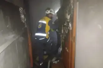 وفاة مدني وإصابة طفل بحريق منزل في الرقة