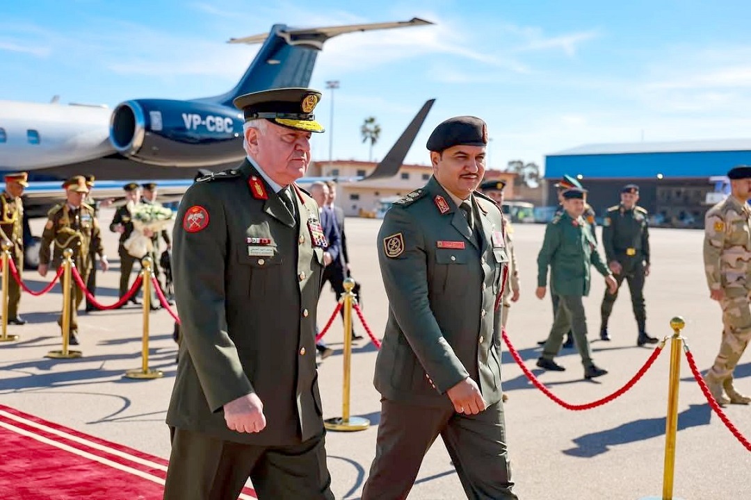 الحنيطي يبحث تعزيز التعاون العسكري مع ليبيا