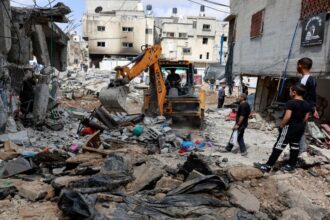 إسرائيل تهدم 25 مبنى في مخيم نور شمس بالضفة