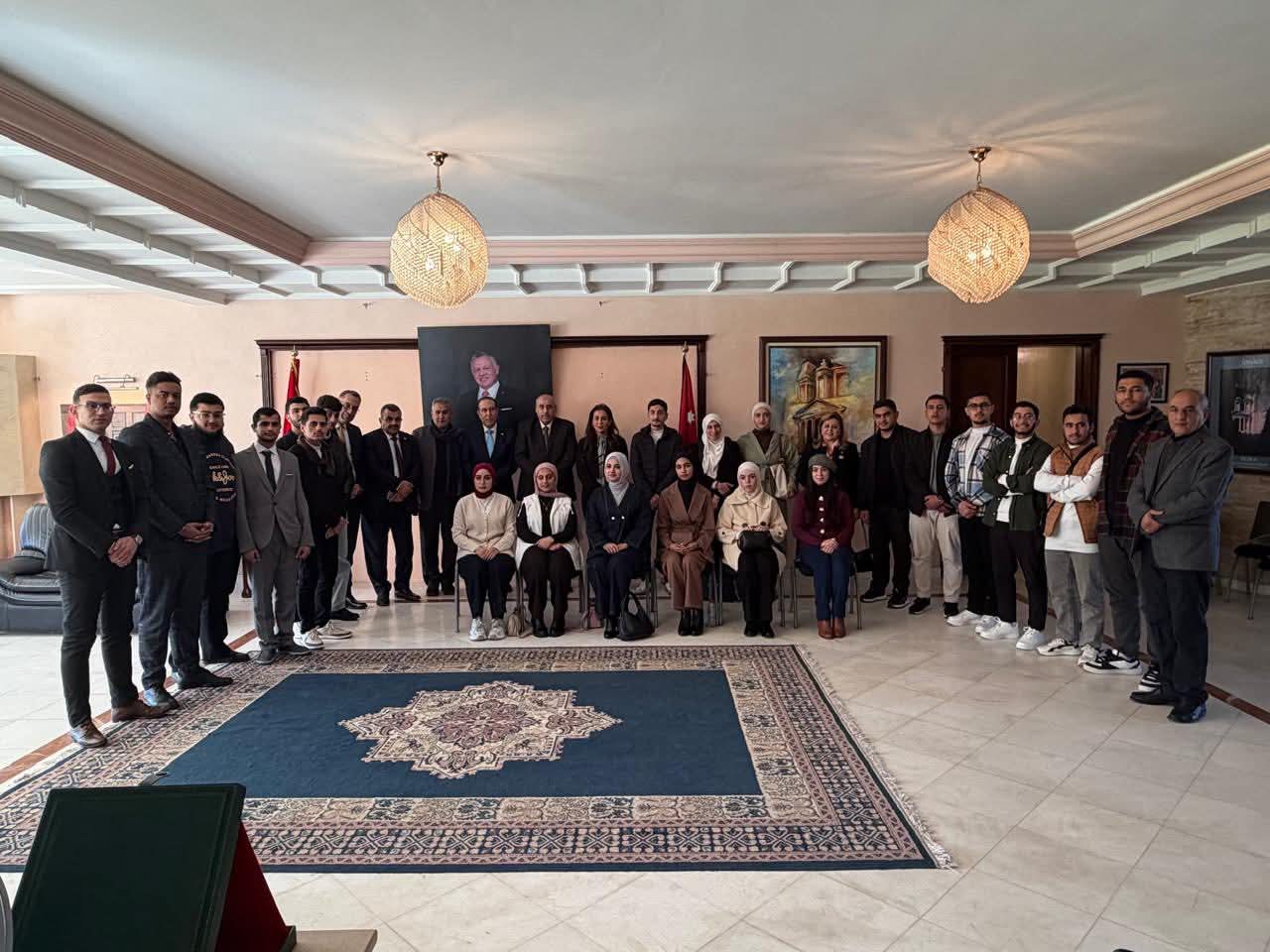 القاضي والوفد المرافق له يلتقون طلبة أردنيين يدرسون في المغرب