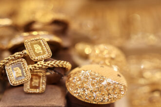 الذهب يواصل ارتفاعه القياسي في السوق المحلية