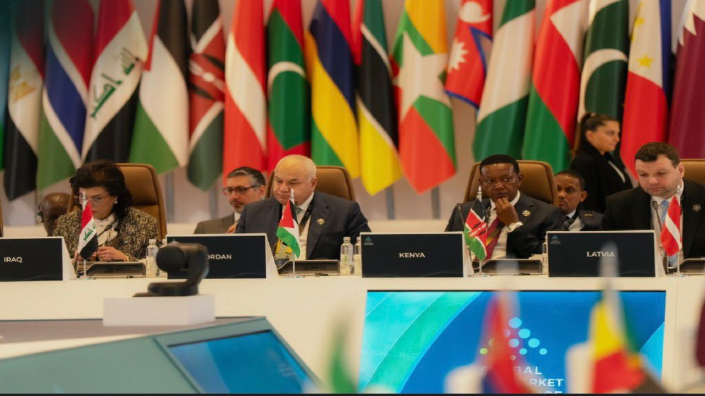 صورة حول : البكار من الرياض يؤكد التزام الحكومة بتوجيهات الملك البكار من الرياض يؤكد التزام الحكومة بتوجيهات الملك