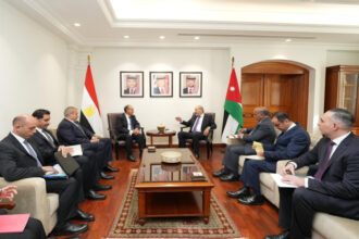 الصفدي يجرى مباحثات موسعة مع نظيره المصري