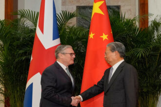 بريطانيا والصين تؤكدان تعزيز التعاون والشراكة الاستراتيجية