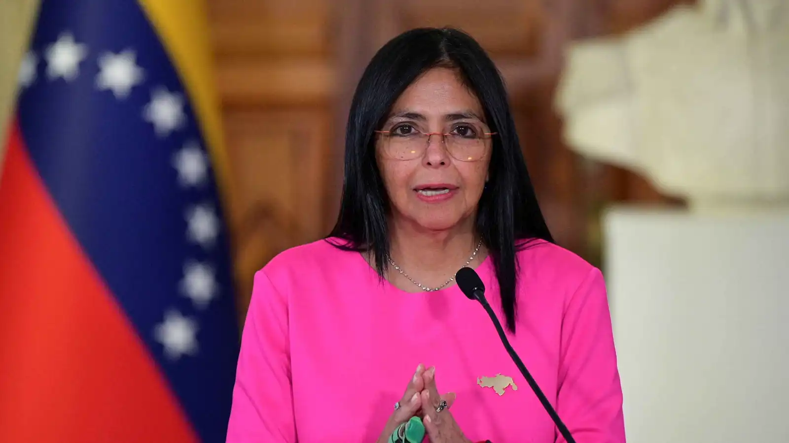 رودريغيز تعزل وزير الصناعة أليكس صعب في فنزويلا