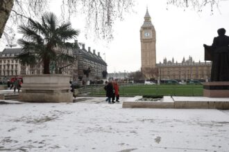 الطقس المتجمد يشل أوروبا ويودي بحياة 6 أشخاص