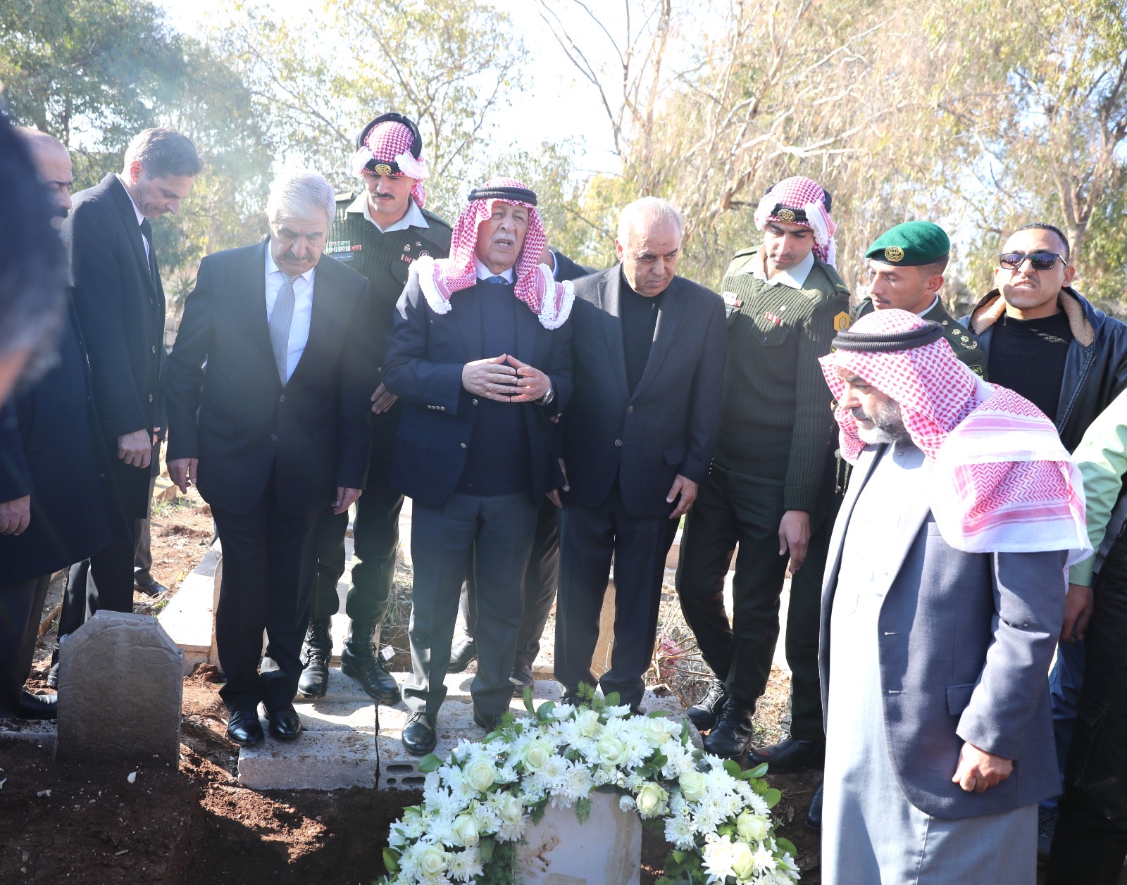 مندوباً عن الملك وولي العهد … العيسوي يشارك في تشييع جثمان العين والوزير الأسبق صالح إرشيدات