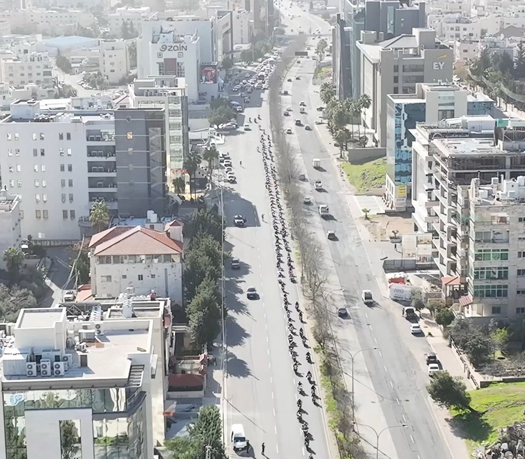 (بالفيديو) مسيرة ضخمة انطلقت من الشركة وجابت شوارع عمّان.. زين تحتفي بالعيد الرابع والستين لميلاد جلالة الملك