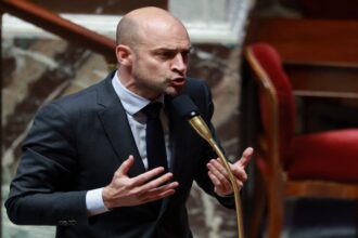 فرنسا تحذر من أي محاولة أميركية لضم غرينلاند