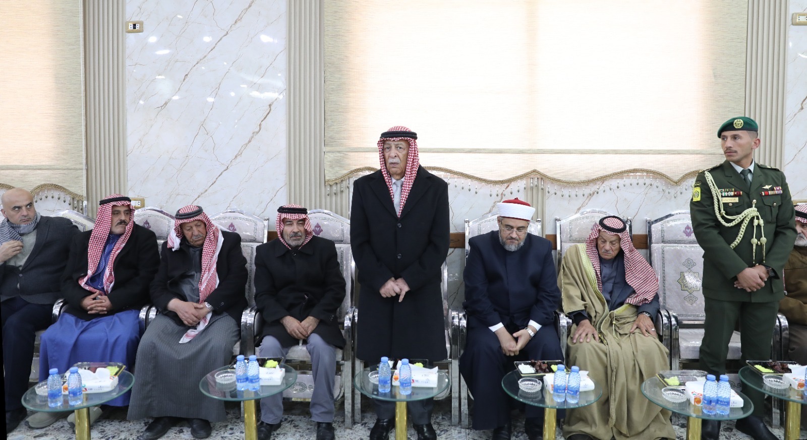 *مندوبا عن الملك وولي العهد...العيسوي يعزي عشيرتي الخضير وأبو زيد*