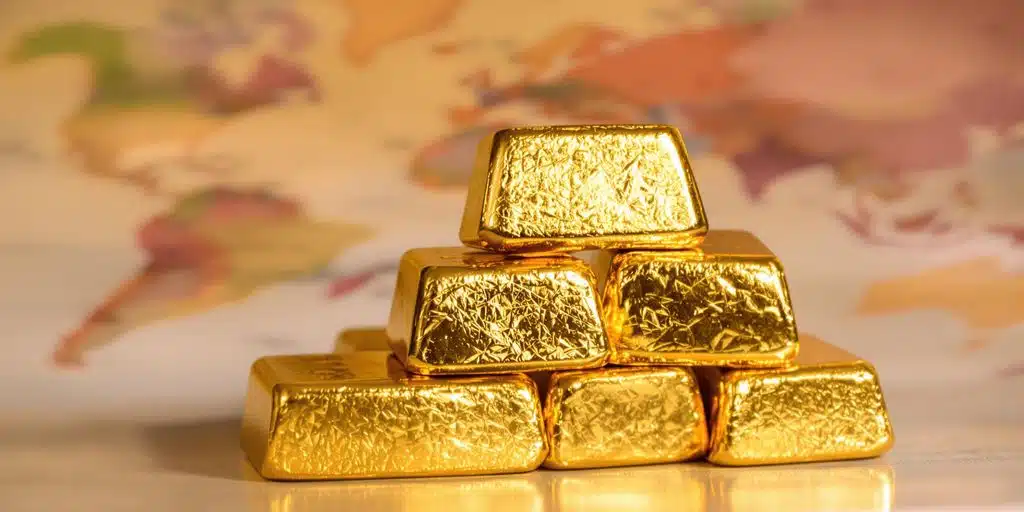 انخفاض الذهب مع مكاسب قياسية شهرية مستمرة