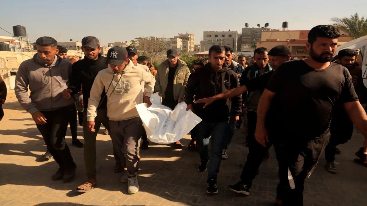 صورة حول : استشهاد فلسطينيين بغارات الاحتلال على غزة استشهاد فلسطينيين بغارات الاحتلال على غزة