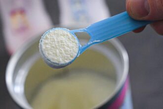 عاجل | الغذاء والدواء توضح بشأن منتجات حليب الرضع التي تم سحبها احترازيًا عالميًا