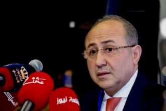 المالية والاقتصاد إدارة المال (هندسة الفلوس) ،تختلف عن صناعة المال