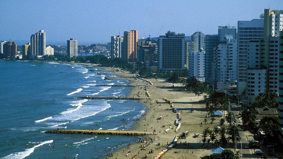 كولومبيا تستأنف رحلات ترحيل المهاجرين من أمريكا