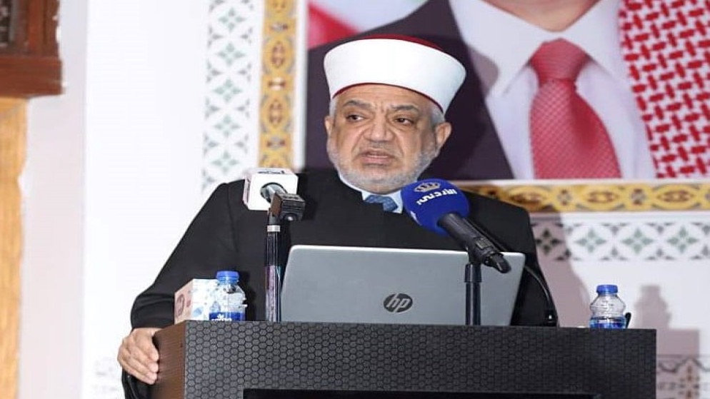 صورة حول : الخلايلة يحث موظفي الأوقاف على ترجمة القيم للعمل الخلايلة يحث موظفي الأوقاف على ترجمة القيم للعمل