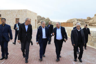 جعفر حسان يزور القرية الثقافية في البترا