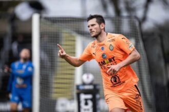 الحسين إربد يتعاقد مع المهاجم الإنجليزي آشلي كوفي