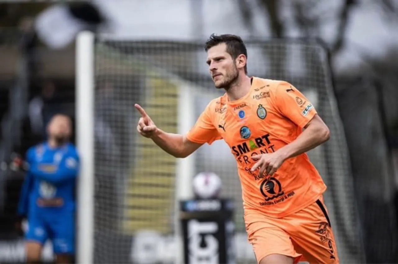 الحسين إربد يتعاقد مع المهاجم الإنجليزي آشلي كوفي