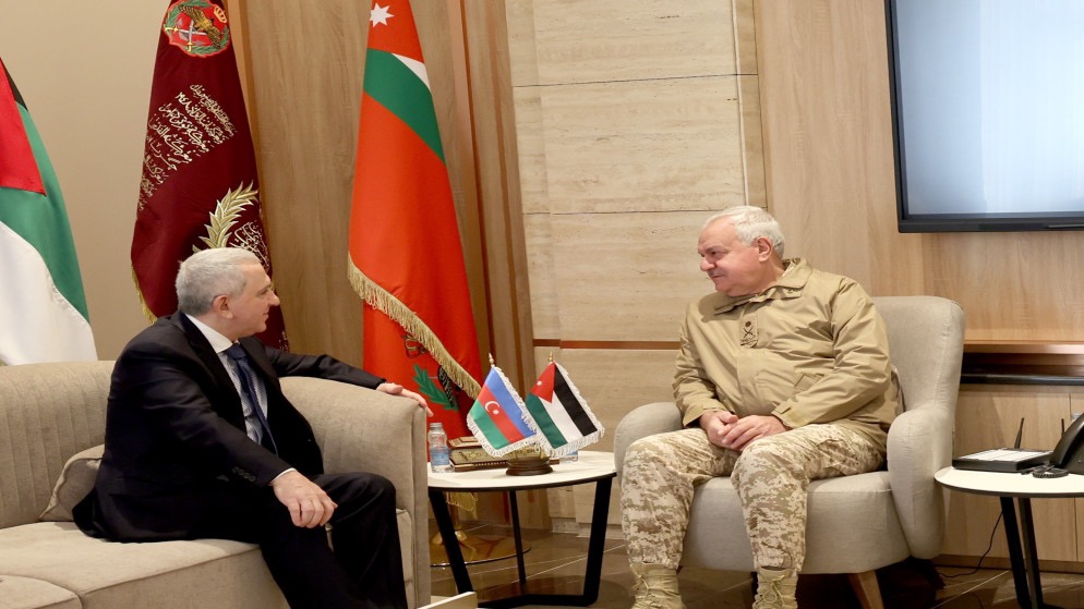 صورة حول : الحنيطي يستقبل السفير الأذري لتعزيز التعاون الدفاعي الحنيطي يستقبل السفير الأذري لتعزيز التعاون الدفاعي