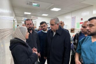 وزير الصحة يفاجئ كوادر مستشفى الأمير حمزة بزيارة ليلية