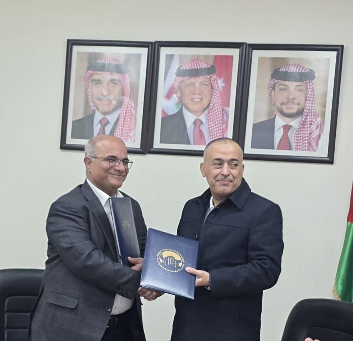 نقابة الصحفيين وجامعة العقبة للتكنولوجيا توقّعان اتفاقية تعاون وتدريب .. صور