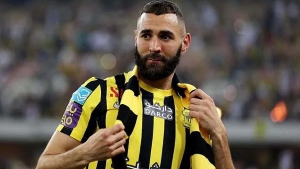 بنزيما يعلق مفاوضاته مع الاتحاد بعد عرض صادم