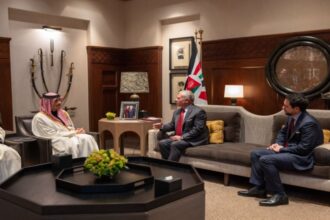 عاجل | الملك يؤكد أهمية تعزيز التعاون مع قطر والتنسيق الإقليمي