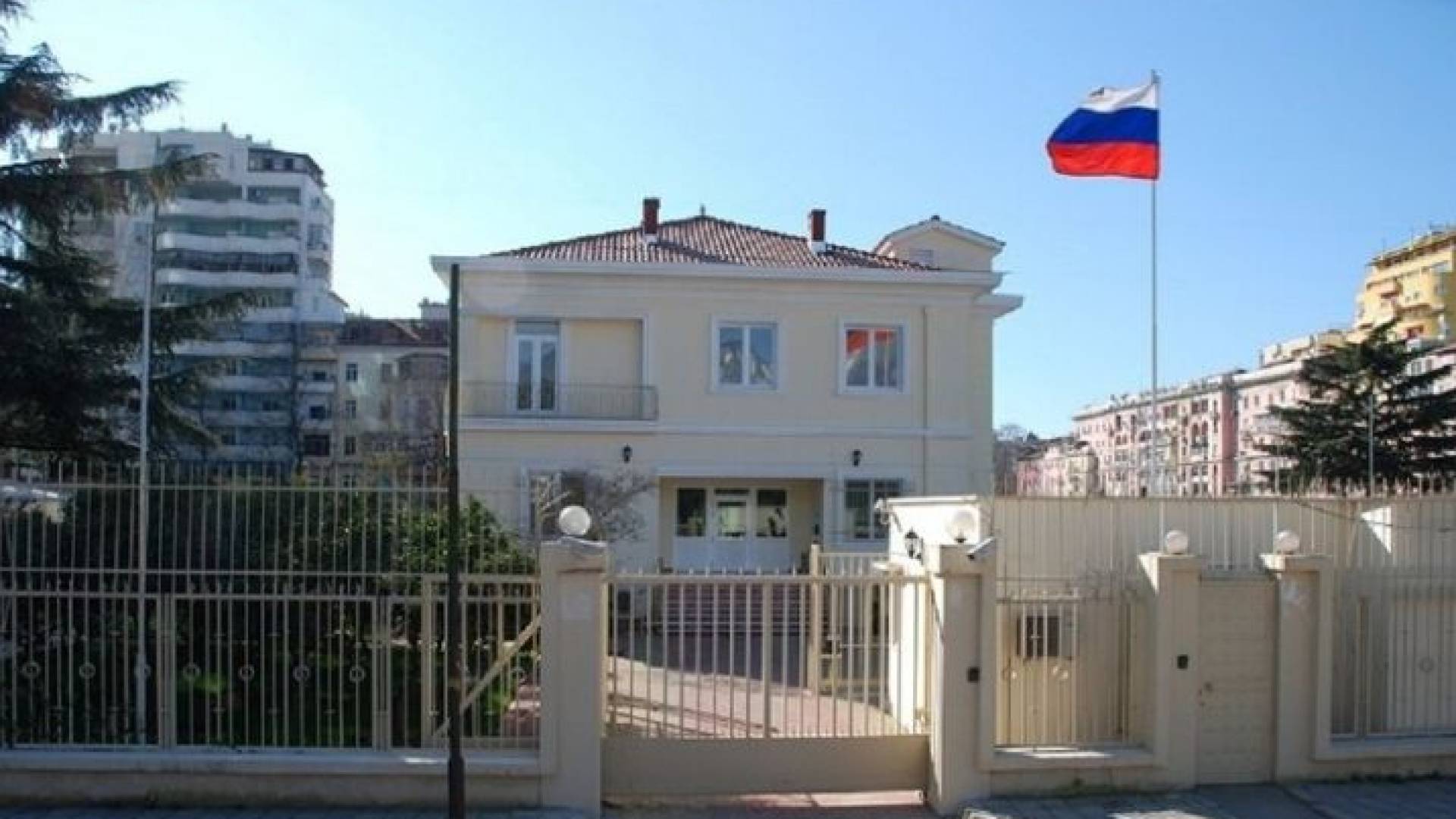 تصعيد إقليمي متسارع وإخلاءات دبلوماسية تحسبًا لمواجهة محتملة