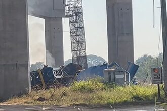 انهيار رافعة يودي بحياة 22 شخصًا وإصابة 30 اخرين بقطار في تايلاند