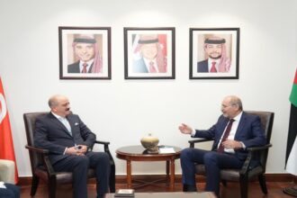 الصفدي يجري مباحثات موسّعة مع وزير الخارجية التونسي