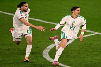 عادل بولبينة يقود الجزائر للفوز على الكونغو والتأهل إلى ربع النهائي