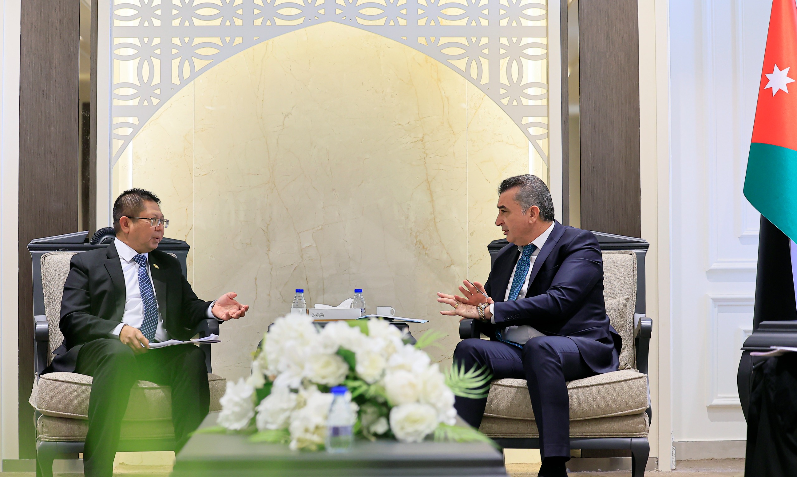 صورة حول : "الخارجية النيابية" تبحث مع السفير الماليزي تعزيز العلاقات والتعاون البرلماني "الخارجية النيابية" تبحث مع السفير الماليزي تعزيز العلاقات والتعاون البرلماني