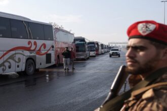 هل يفتح الجيش السوري ممرًّا لإنقاذ أهالي حي الشيخ مقصود؟