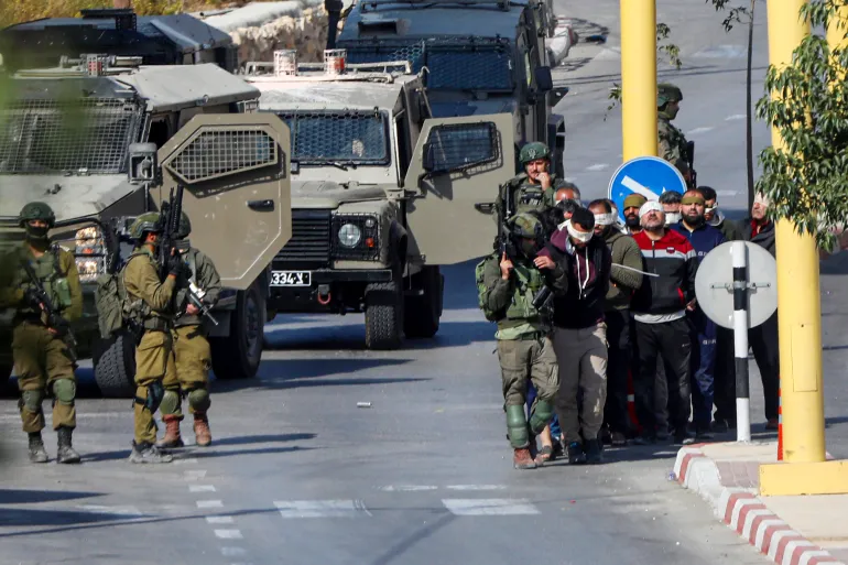 صورة حول : استمرار اعتداءات الاحتلال والمستوطنين بالضفة الغربية استمرار اعتداءات الاحتلال والمستوطنين بالضفة الغربية