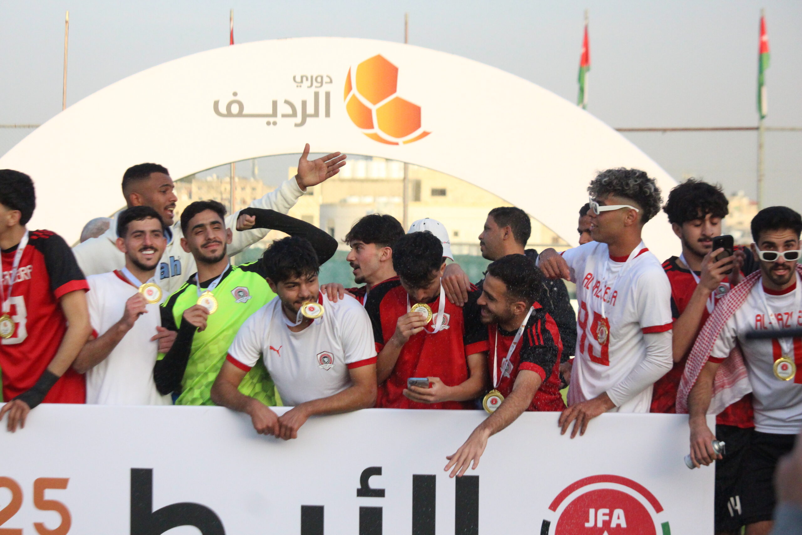 الجزيرة يتوج بلقب الدوري الرديف للمحترفين "صور وفيديو"