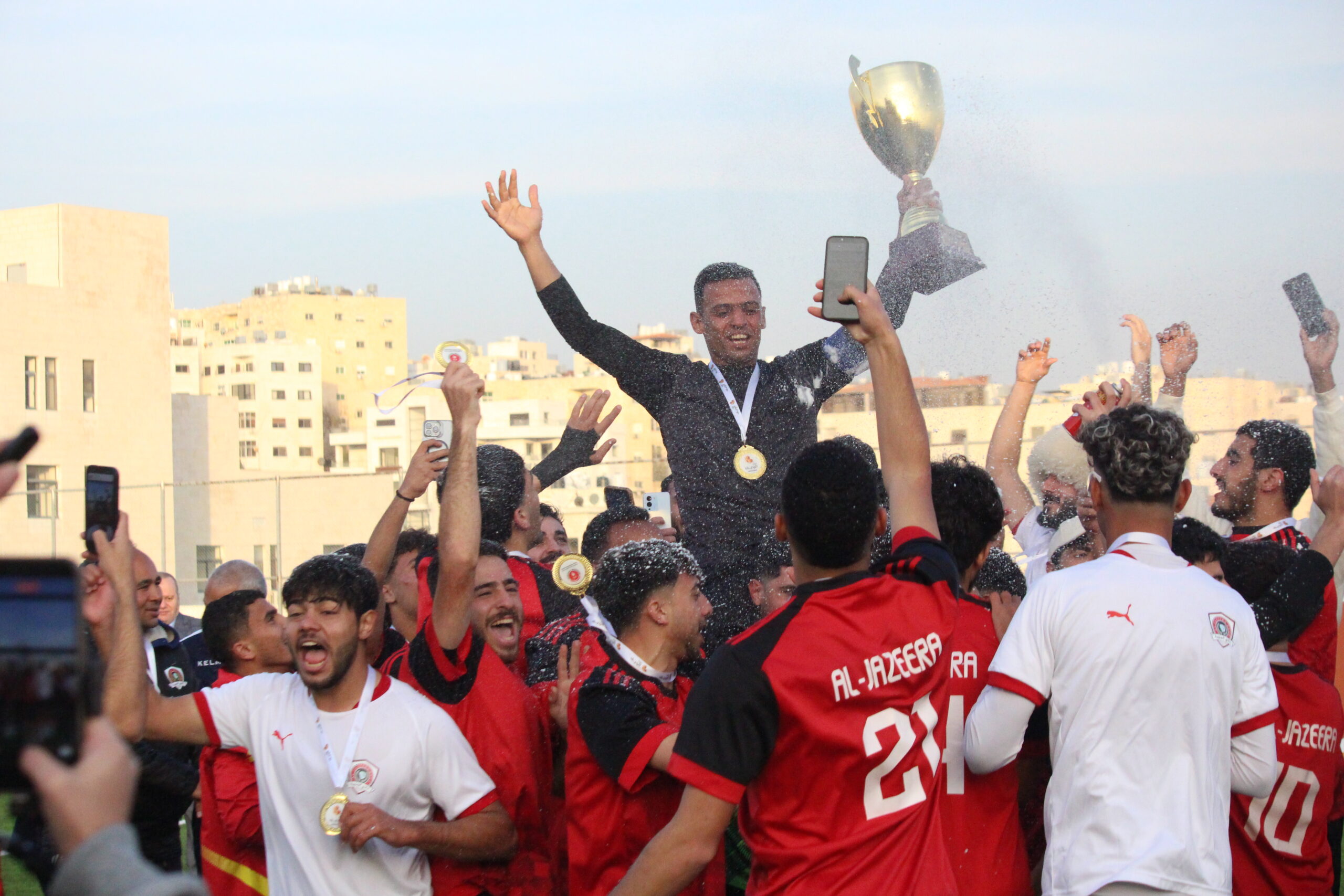 الجزيرة يتوج بلقب الدوري الرديف للمحترفين "صور وفيديو"