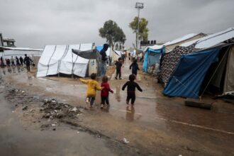 غزة تستقبل عام 2026 تحت القصف والمطر… وأمل الأهالي يتجه نحو انفراجة قريبة