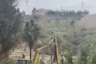 الدفاع المدني يتدخل لسحب مياه الأمطار من مركز صحي في الأغوار الشمالية