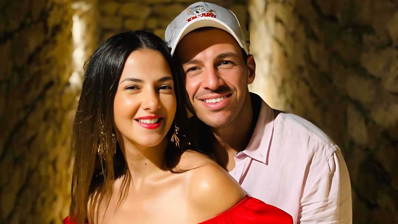 رامي رضوان يرد على شائعات الطلاق برسالة رومانسية لدنيا سمير غانم