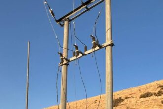 الأشغال تضبط معتدين على محولات إنارة طرق حيوية وتحيلهم للقضاء