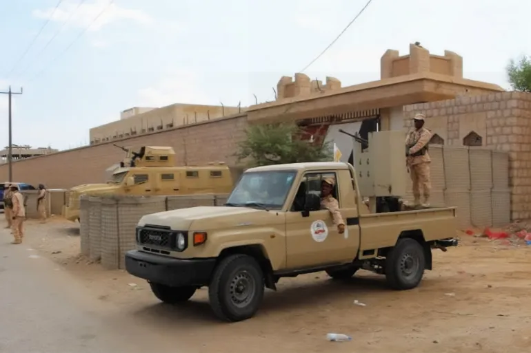 صورة حول : محافظ حضرموت يطلق عملية «استلام المعسكرات» ويؤكد: إجراء وقائي لا يستهدف المدنيين محافظ حضرموت يطلق عملية «استلام المعسكرات» ويؤكد: إجراء وقائي لا يستهدف المدنيين